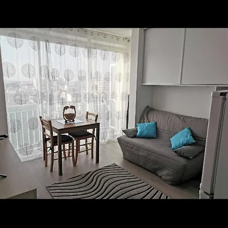 Eden Apartment *